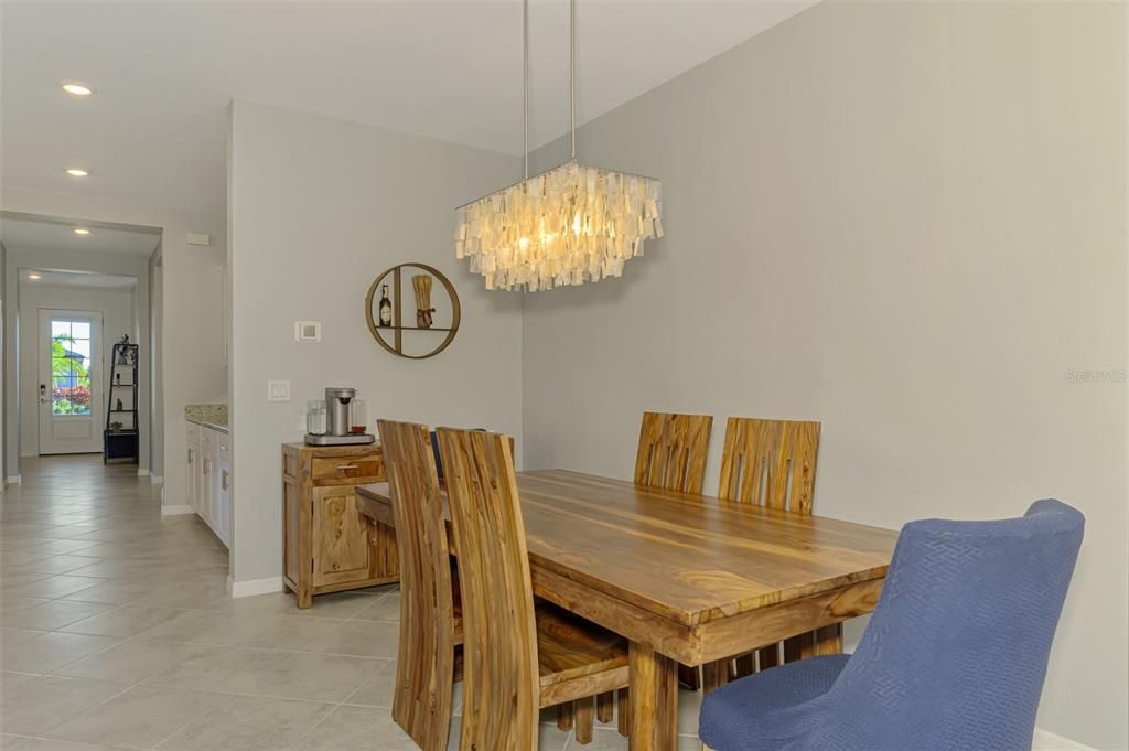 待售: $565,000 (3 贝兹, 3 浴室, 2201 平方英尺)