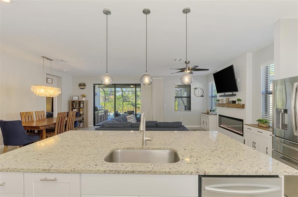 待售: $565,000 (3 贝兹, 3 浴室, 2201 平方英尺)