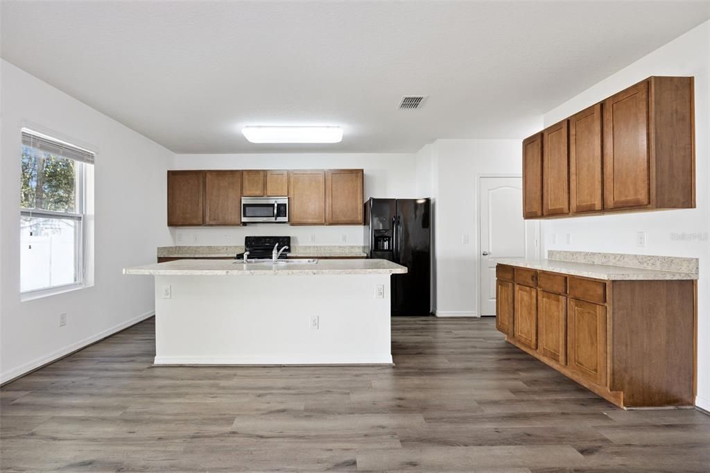 En Venta: $435,000 (4 camas, 2 baños, 2772 Pies cuadrados)