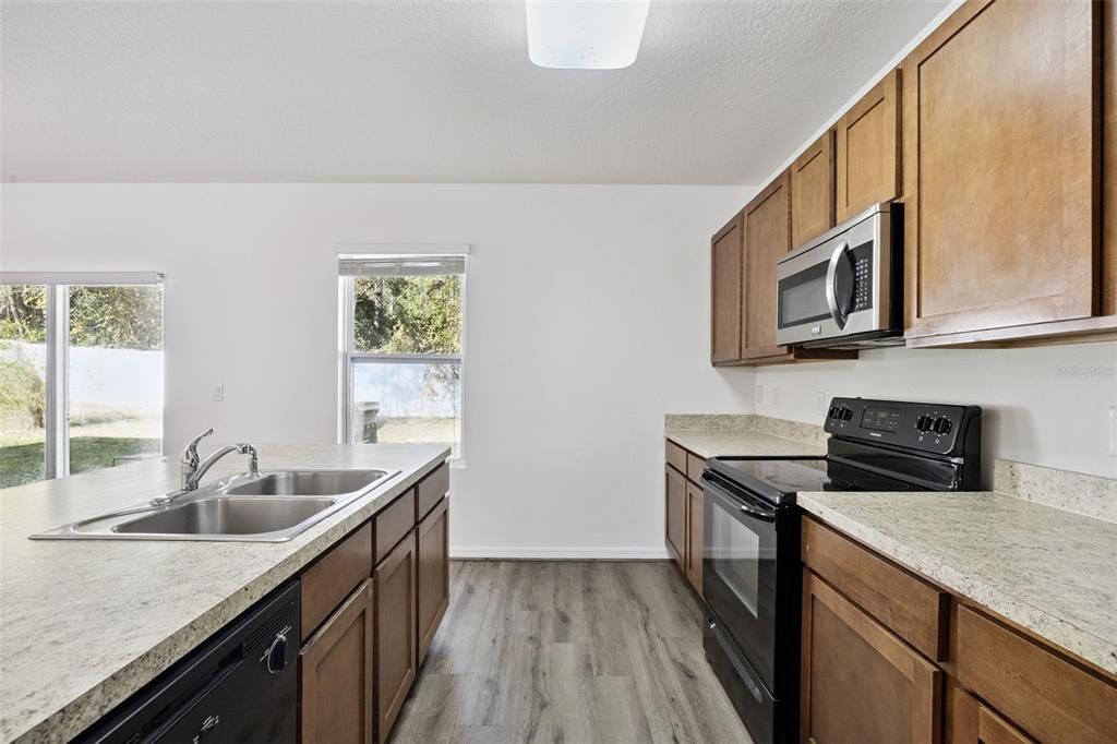 En Venta: $435,000 (4 camas, 2 baños, 2772 Pies cuadrados)