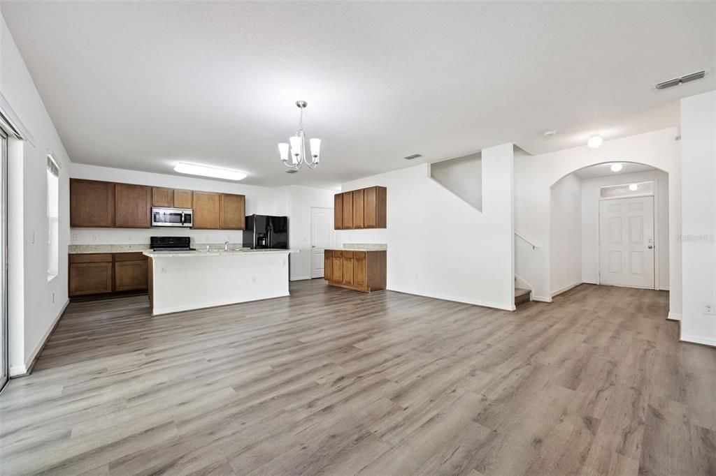 En Venta: $435,000 (4 camas, 2 baños, 2772 Pies cuadrados)