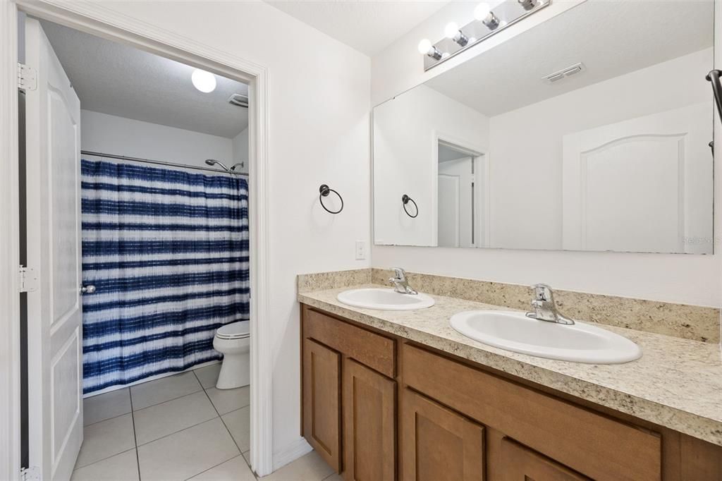 En Venta: $435,000 (4 camas, 2 baños, 2772 Pies cuadrados)