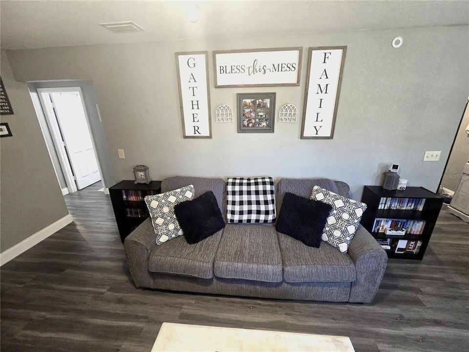 For Sale: $199,900 (3 beds, 1 baths, 1014 Square Feet)