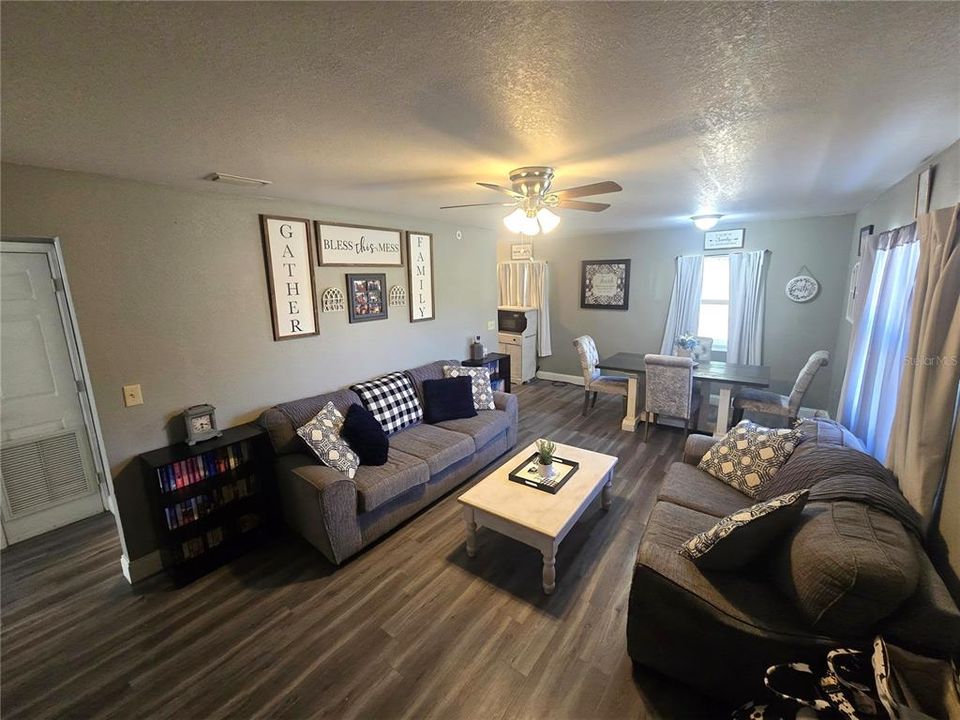 For Sale: $199,900 (3 beds, 1 baths, 1014 Square Feet)