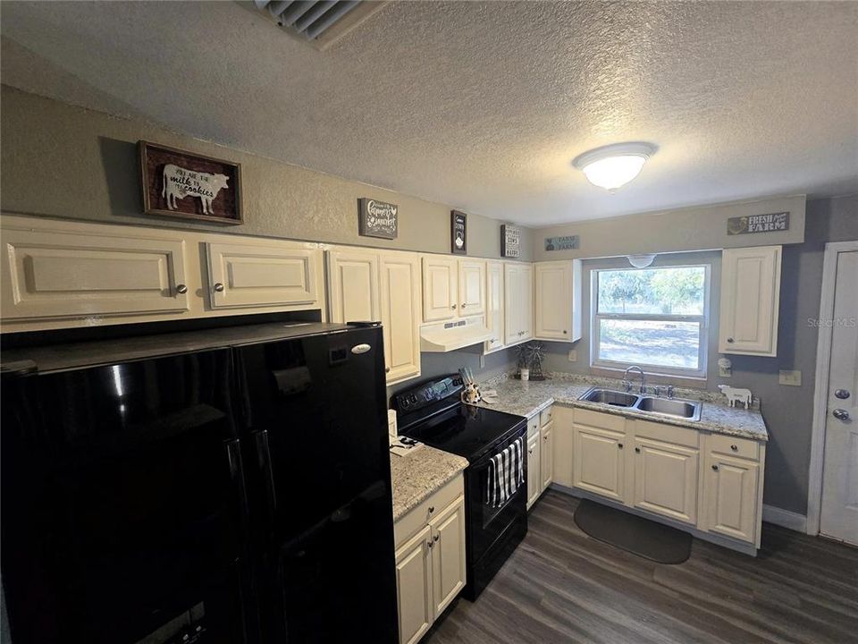 For Sale: $199,900 (3 beds, 1 baths, 1014 Square Feet)