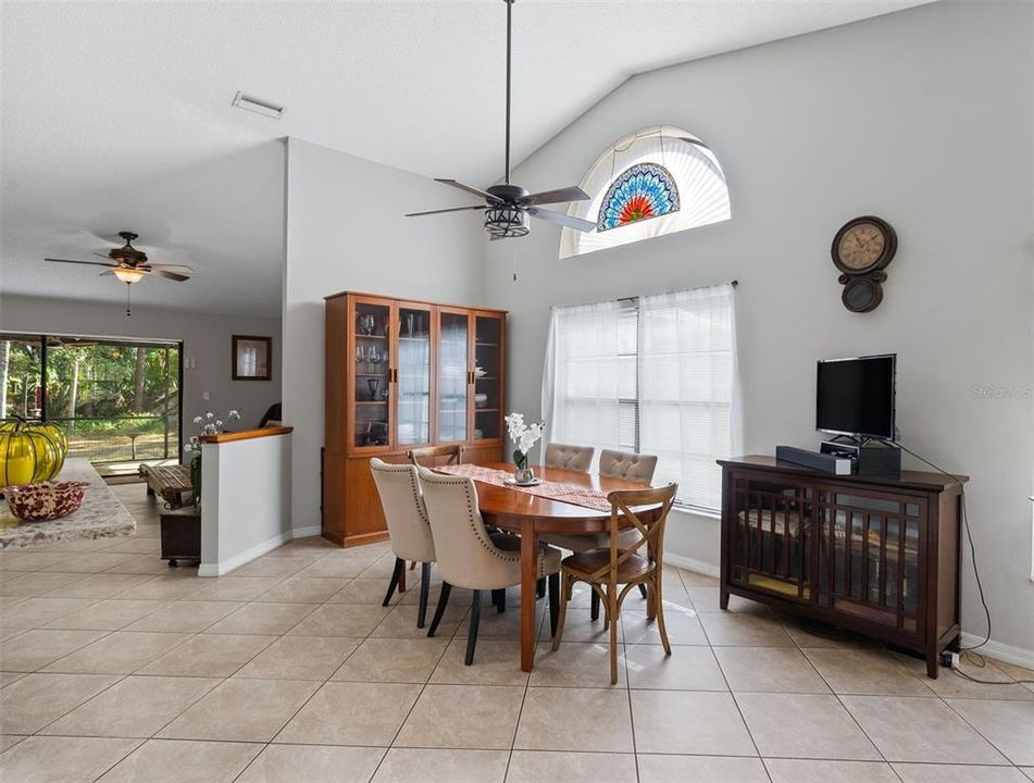 待售: $549,900 (4 贝兹, 2 浴室, 2040 平方英尺)