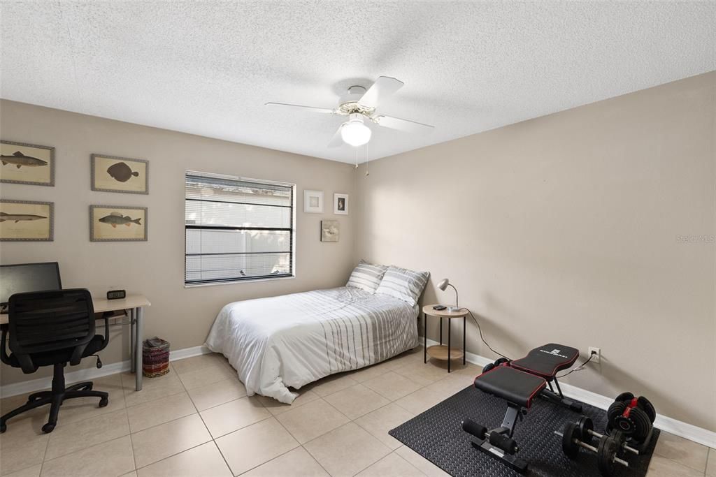 待售: $549,900 (4 贝兹, 2 浴室, 2040 平方英尺)