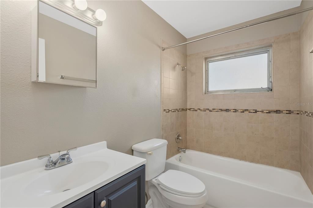 待售: $380,000 (2 贝兹, 2 浴室, 962 平方英尺)