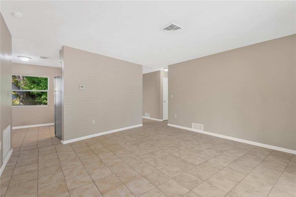 待售: $380,000 (2 贝兹, 2 浴室, 962 平方英尺)