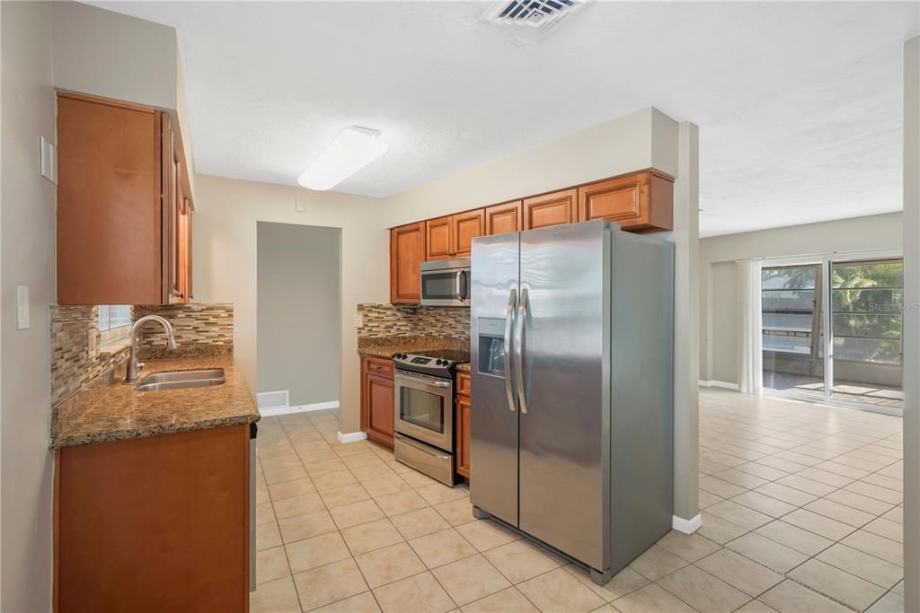 待售: $380,000 (2 贝兹, 2 浴室, 962 平方英尺)