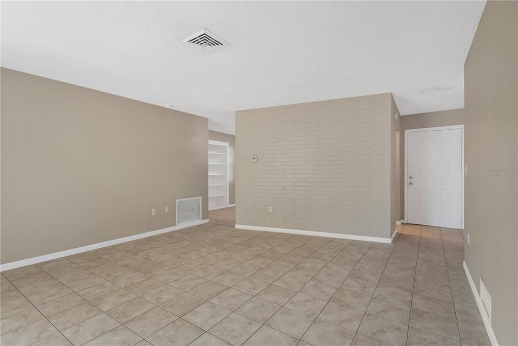 待售: $380,000 (2 贝兹, 2 浴室, 962 平方英尺)