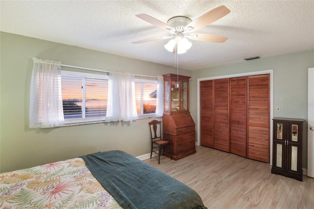 Active With Contract: $399,900 (3 beds, 2 baths, 1632 Square Feet)