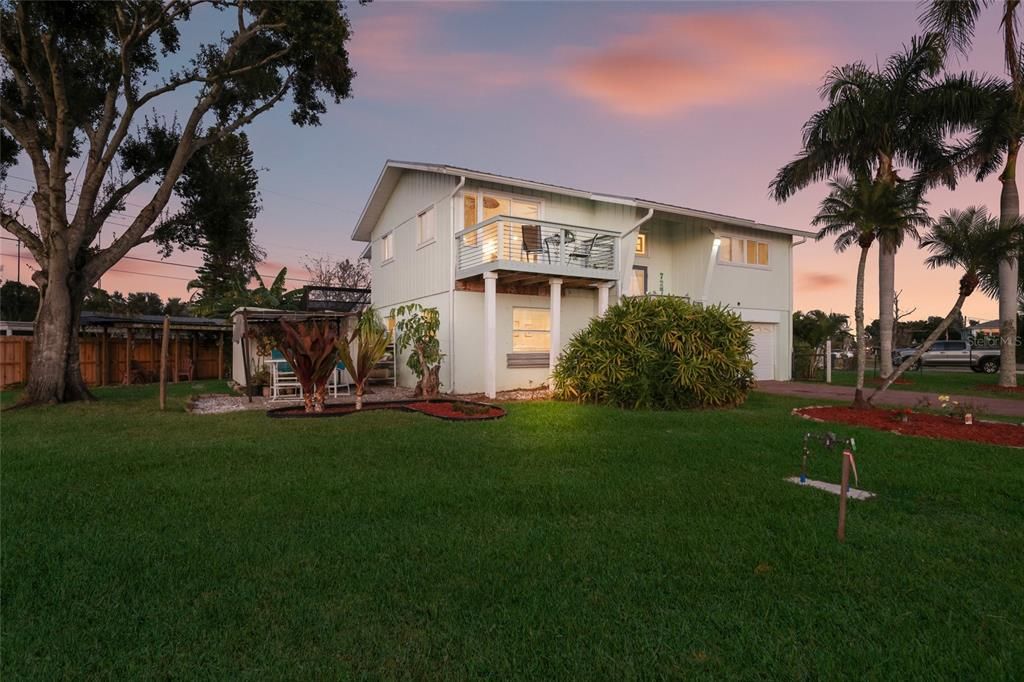 Active With Contract: $399,900 (3 beds, 2 baths, 1632 Square Feet)