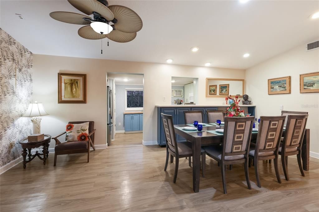 Active With Contract: $399,900 (3 beds, 2 baths, 1632 Square Feet)