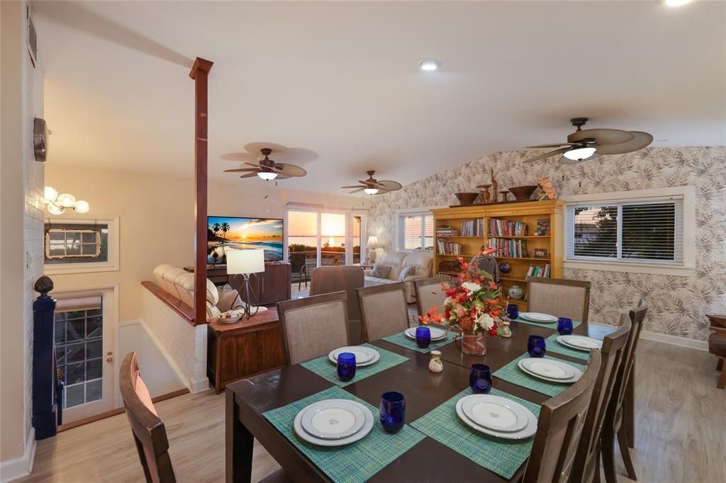 Active With Contract: $399,900 (3 beds, 2 baths, 1632 Square Feet)