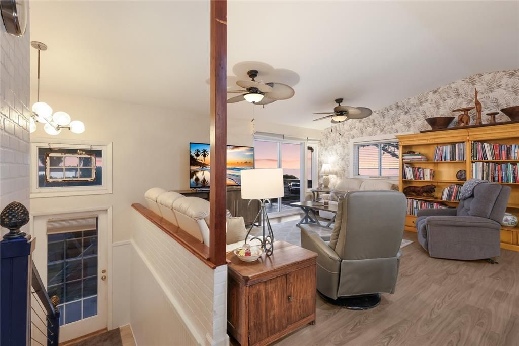 Active With Contract: $399,900 (3 beds, 2 baths, 1632 Square Feet)