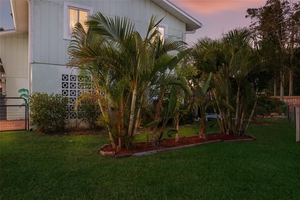 Active With Contract: $399,900 (3 beds, 2 baths, 1632 Square Feet)