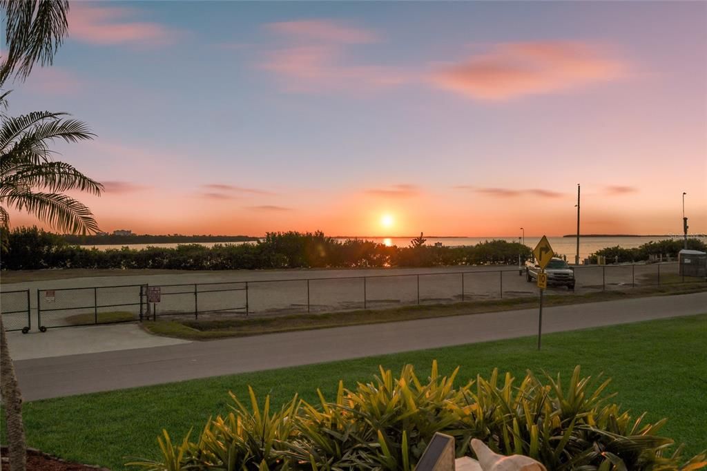 Active With Contract: $399,900 (3 beds, 2 baths, 1632 Square Feet)