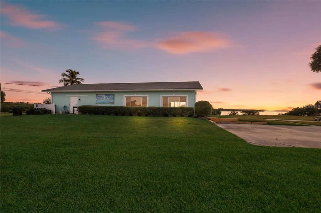 Active With Contract: $399,900 (3 beds, 2 baths, 1632 Square Feet)