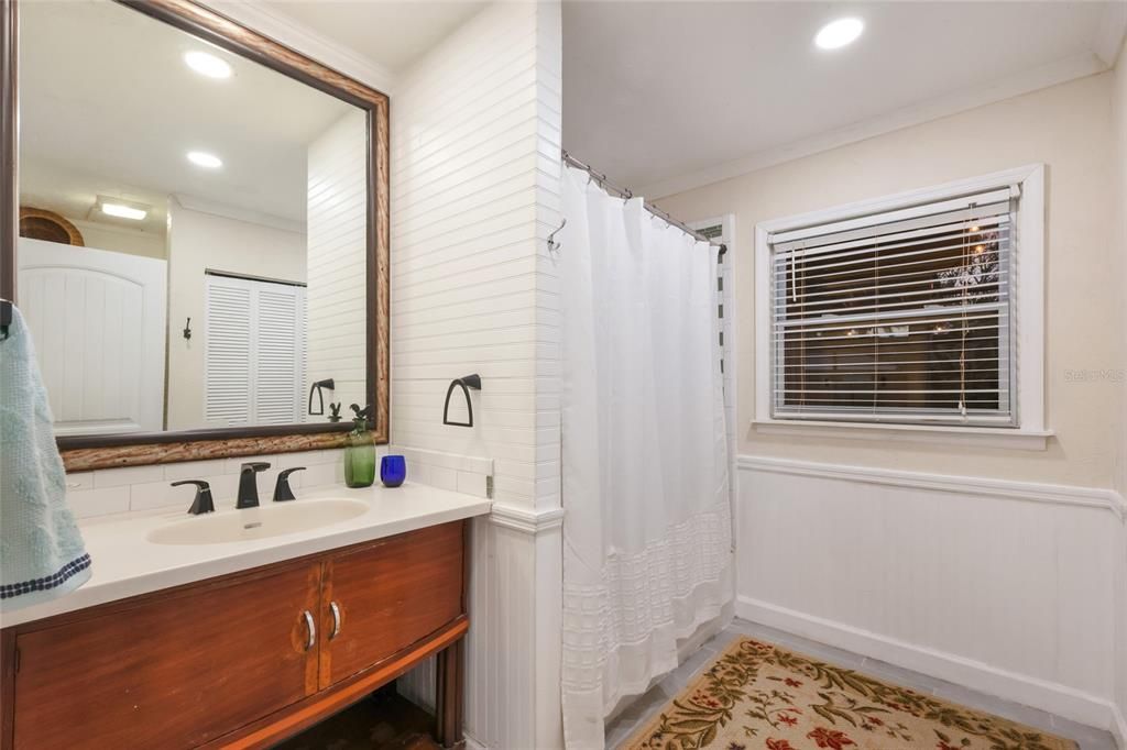 Active With Contract: $399,900 (3 beds, 2 baths, 1632 Square Feet)