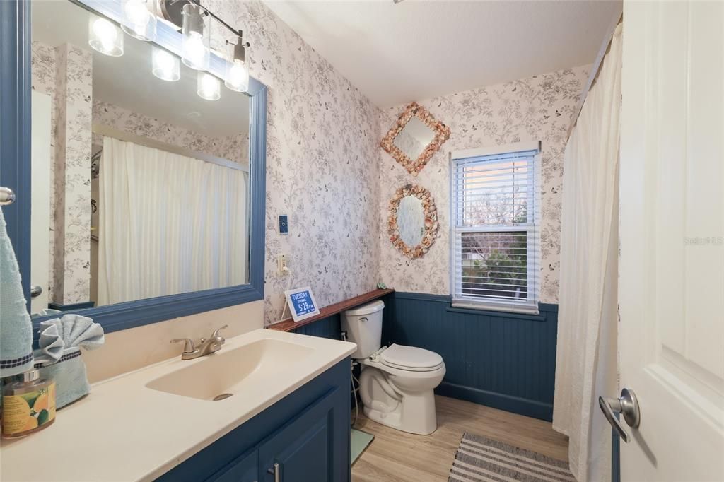 Active With Contract: $399,900 (3 beds, 2 baths, 1632 Square Feet)