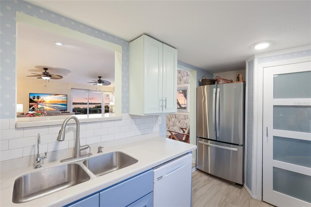 Active With Contract: $399,900 (3 beds, 2 baths, 1632 Square Feet)