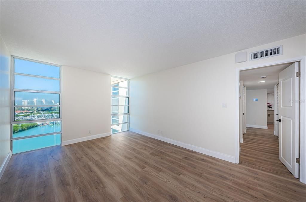 For Sale: $450,000 (2 beds, 2 baths, 1325 Square Feet)