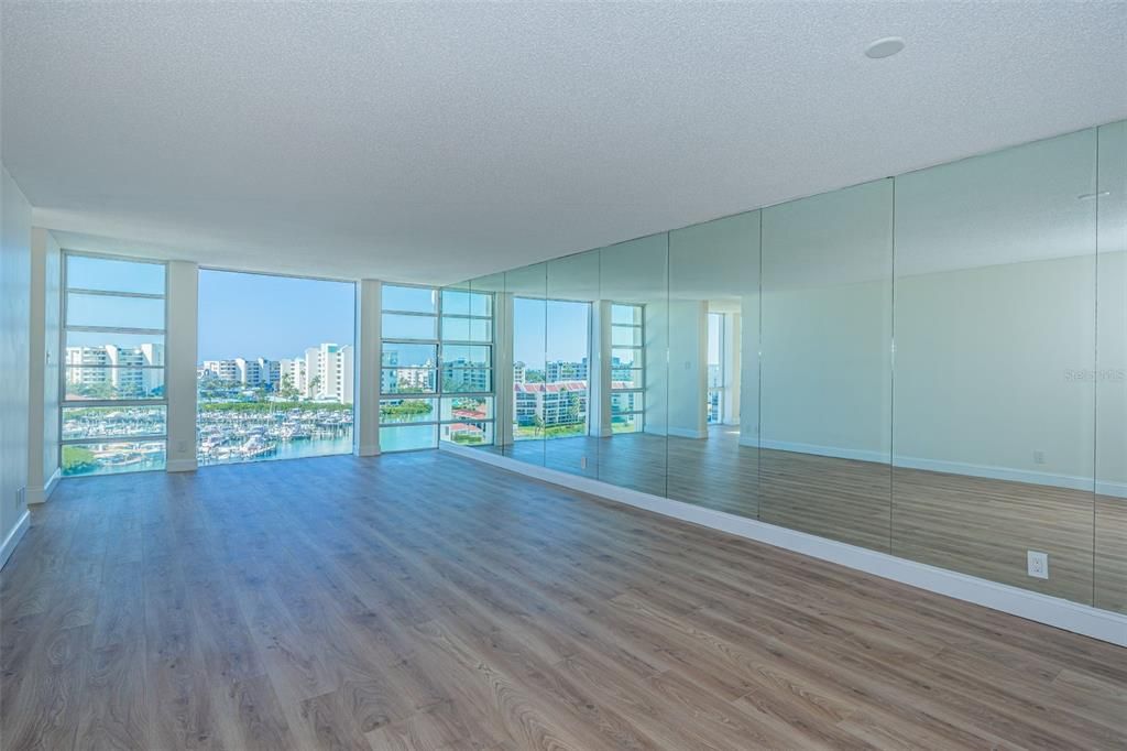 For Sale: $450,000 (2 beds, 2 baths, 1325 Square Feet)