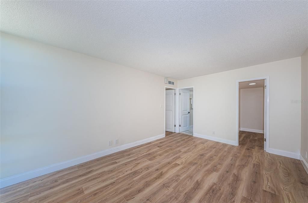 For Sale: $450,000 (2 beds, 2 baths, 1325 Square Feet)