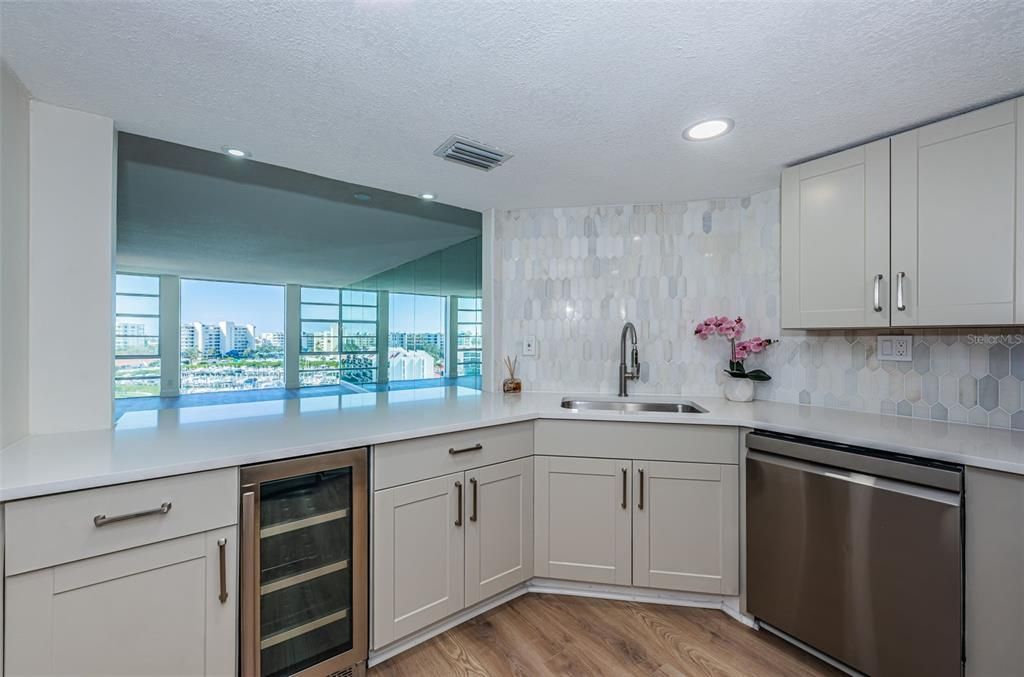 For Sale: $450,000 (2 beds, 2 baths, 1325 Square Feet)