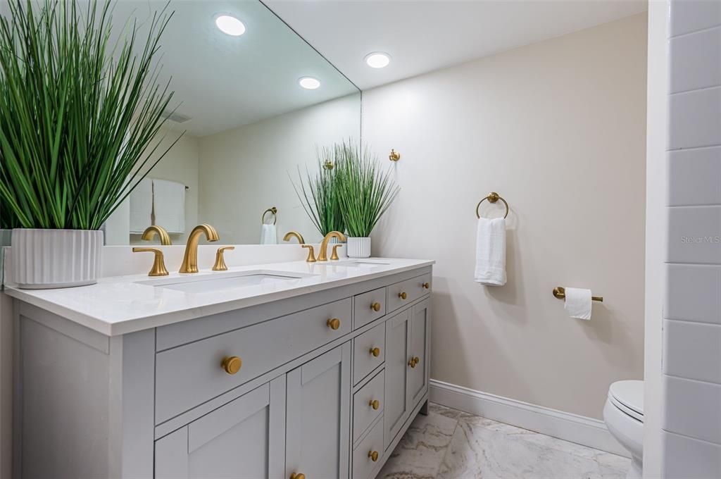 For Sale: $450,000 (2 beds, 2 baths, 1325 Square Feet)