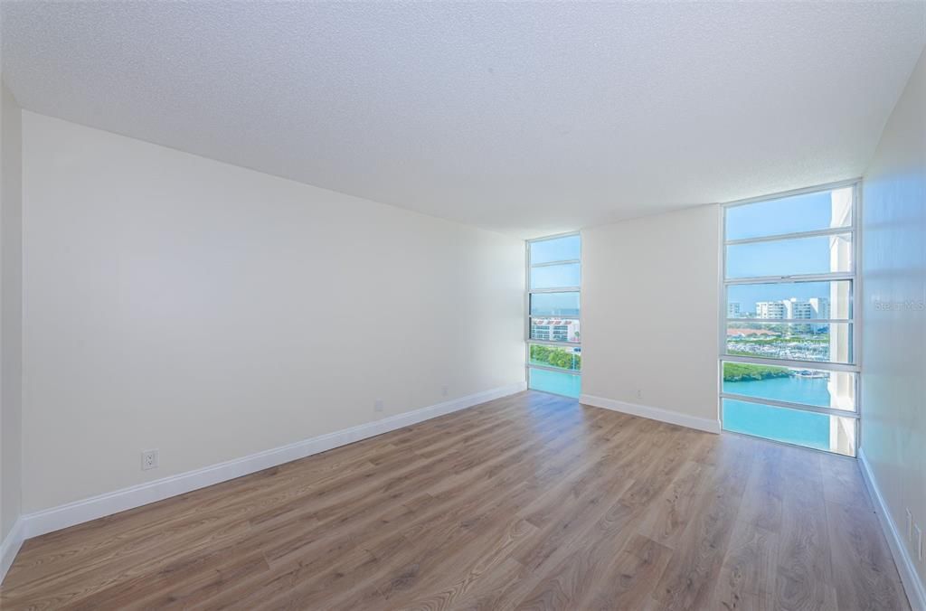 For Sale: $450,000 (2 beds, 2 baths, 1325 Square Feet)