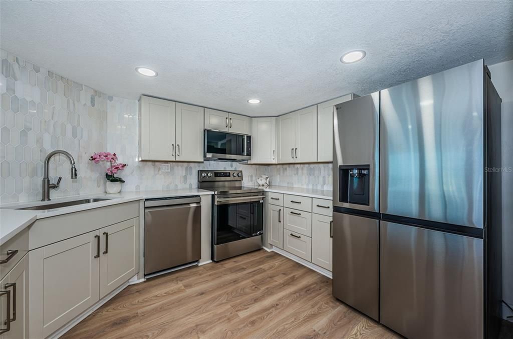 For Sale: $450,000 (2 beds, 2 baths, 1325 Square Feet)