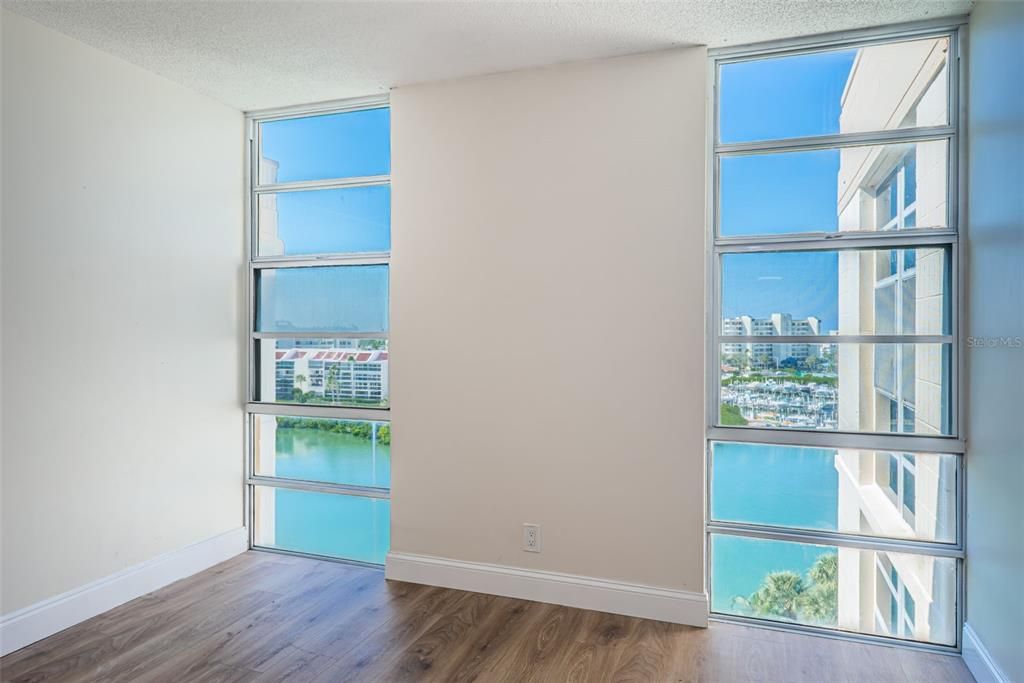 For Sale: $450,000 (2 beds, 2 baths, 1325 Square Feet)