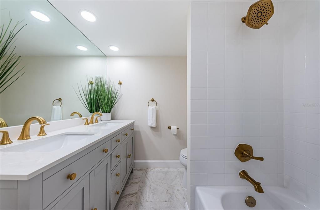 For Sale: $450,000 (2 beds, 2 baths, 1325 Square Feet)