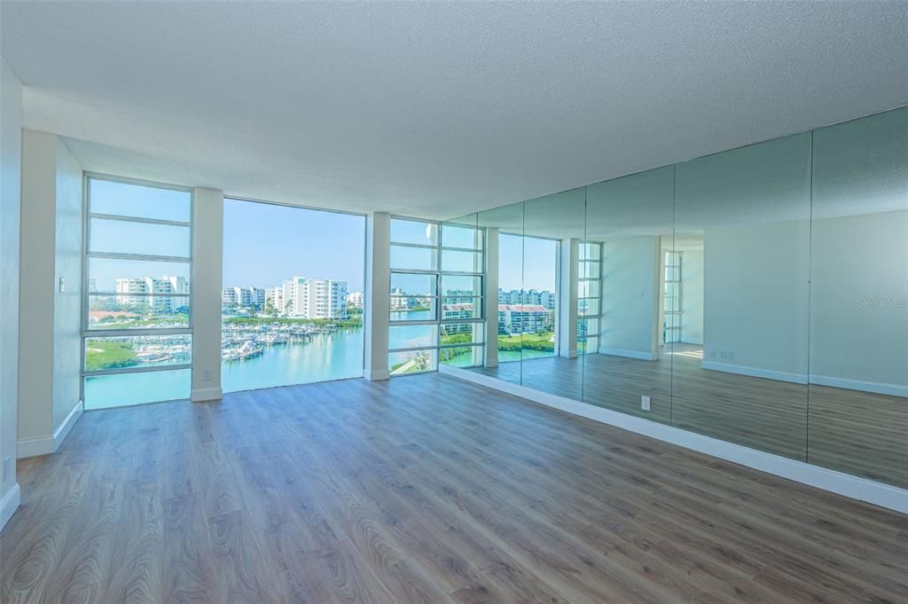 For Sale: $450,000 (2 beds, 2 baths, 1325 Square Feet)