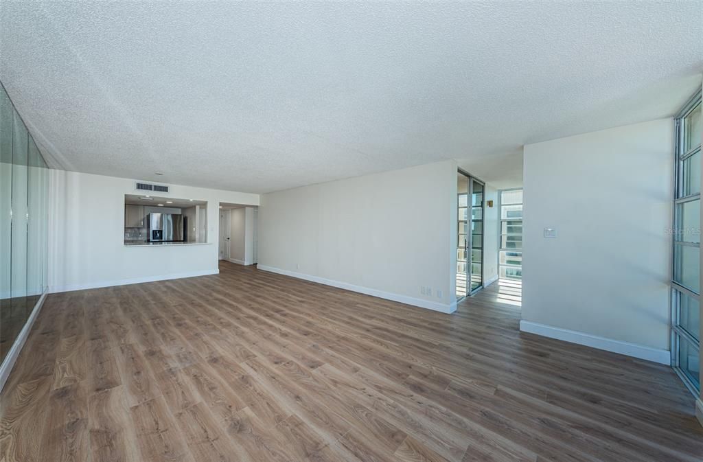 For Sale: $450,000 (2 beds, 2 baths, 1325 Square Feet)