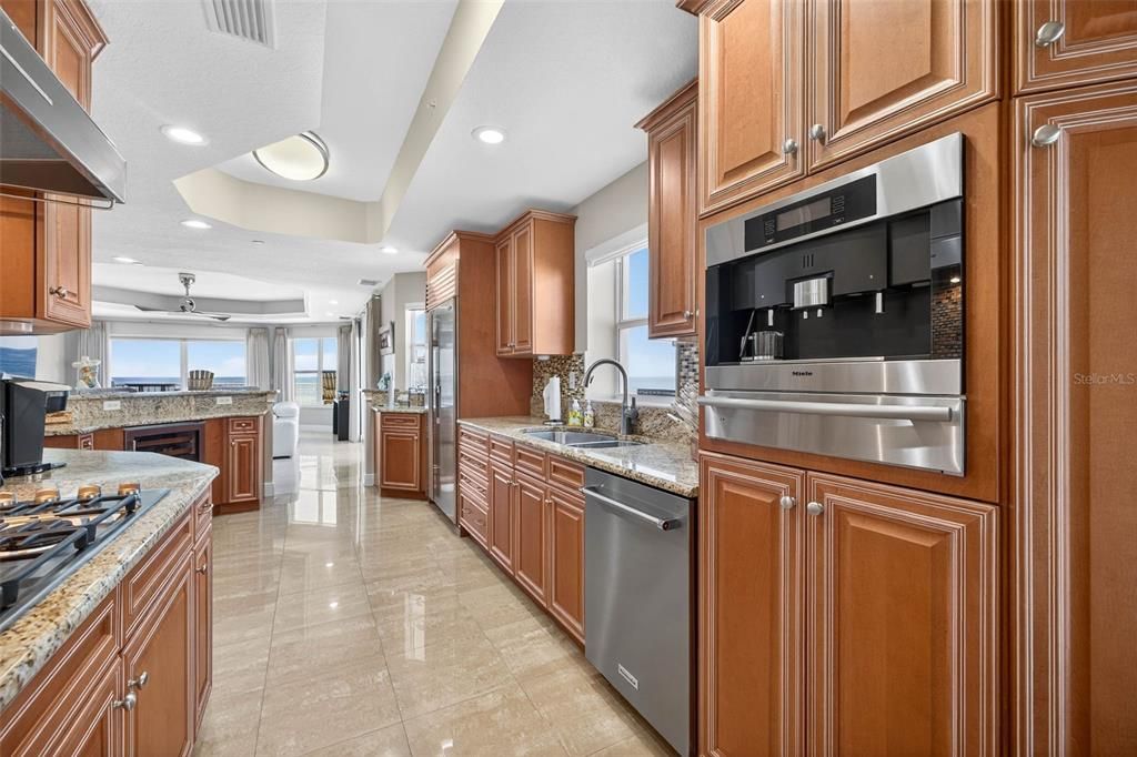 待售: $2,195,000 (3 贝兹, 3 浴室, 2700 平方英尺)