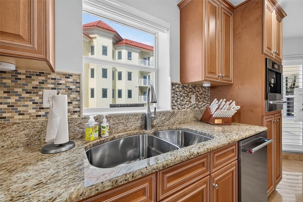 待售: $2,195,000 (3 贝兹, 3 浴室, 2700 平方英尺)