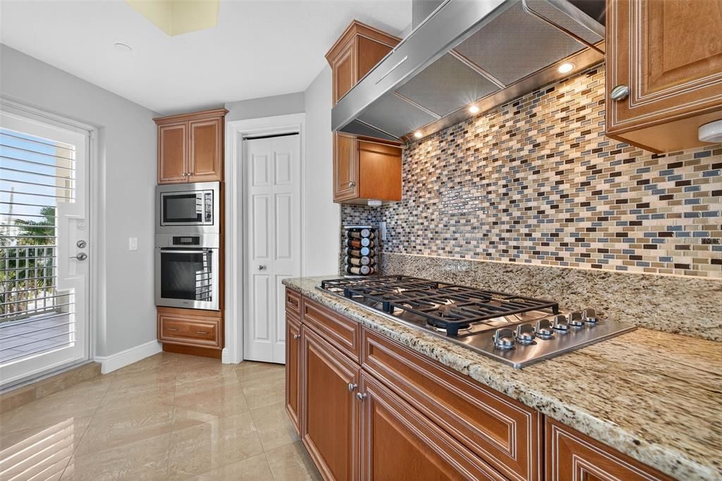 待售: $2,195,000 (3 贝兹, 3 浴室, 2700 平方英尺)