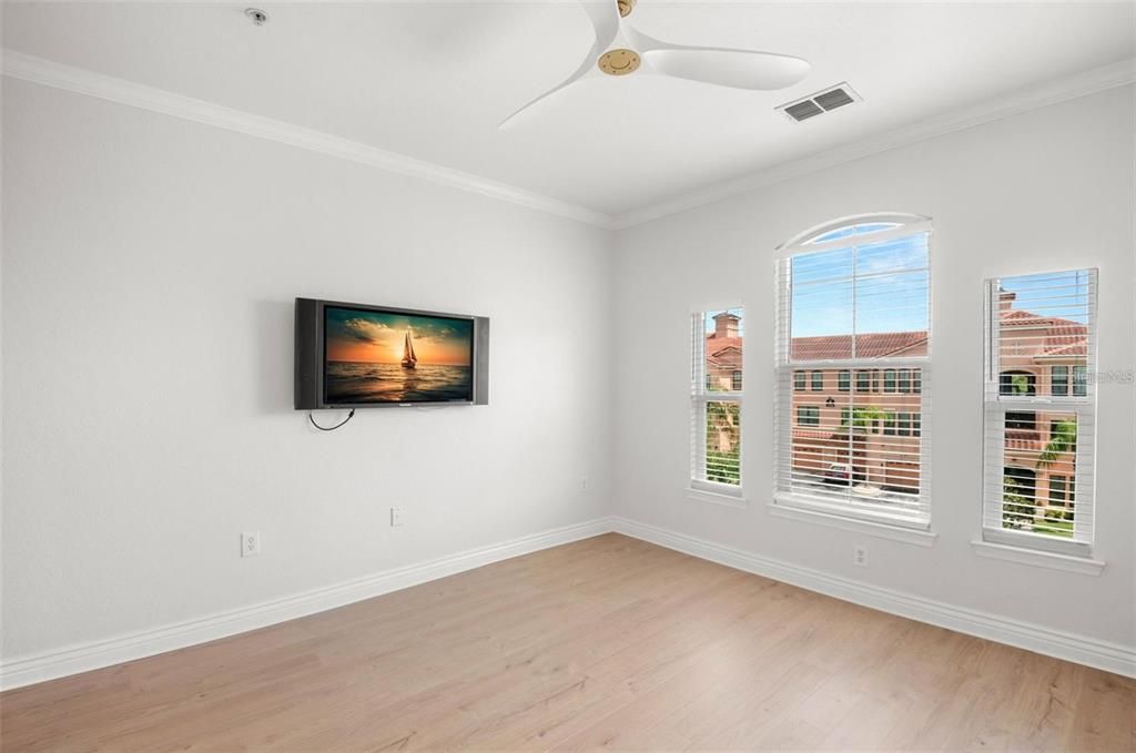 For Rent: $2,450 (3 beds, 2 baths, 1480 Square Feet)