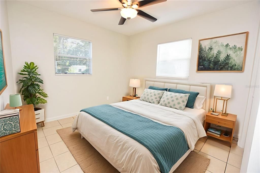 出租: $1,460 (3 贝兹, 1 浴室, 864 平方英尺)