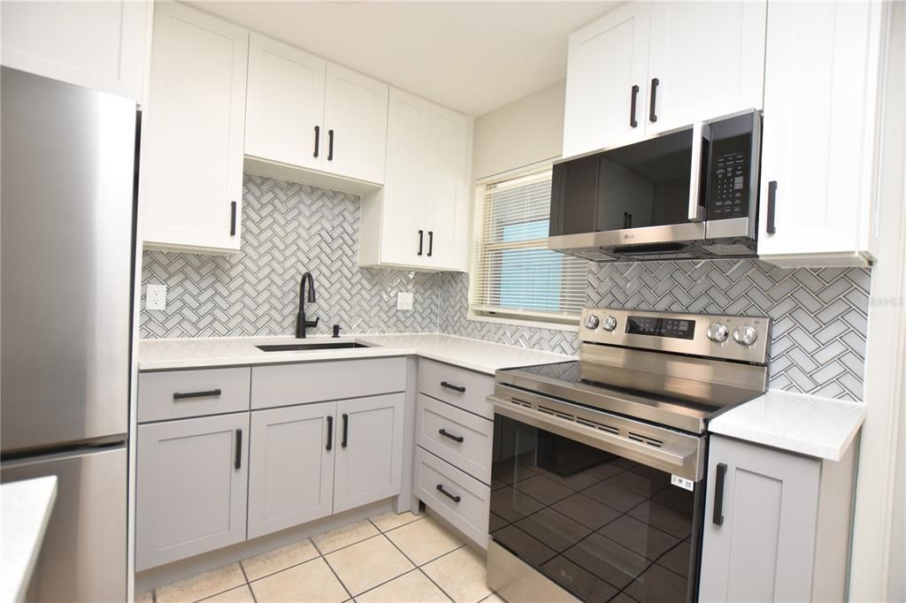 出租: $1,460 (3 贝兹, 1 浴室, 864 平方英尺)