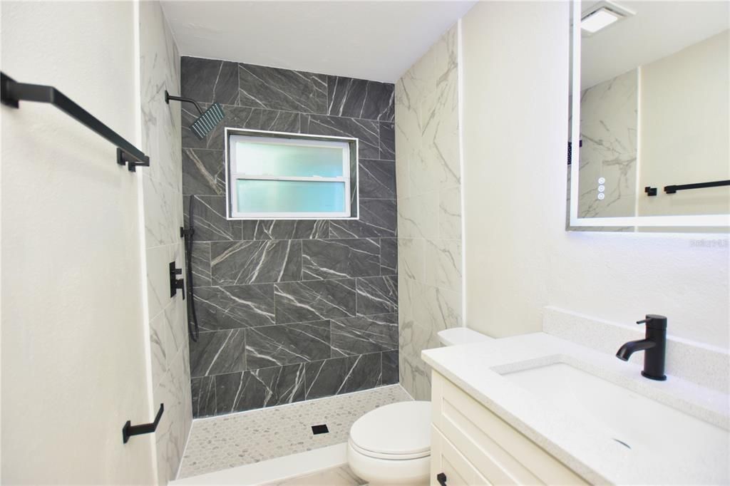 出租: $1,460 (3 贝兹, 1 浴室, 864 平方英尺)