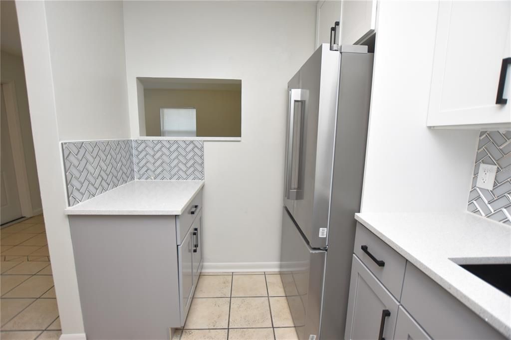 出租: $1,460 (3 贝兹, 1 浴室, 864 平方英尺)