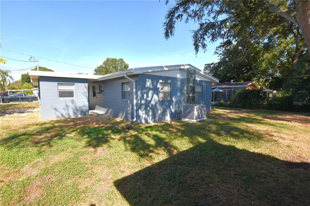 出租: $1,460 (3 贝兹, 1 浴室, 864 平方英尺)