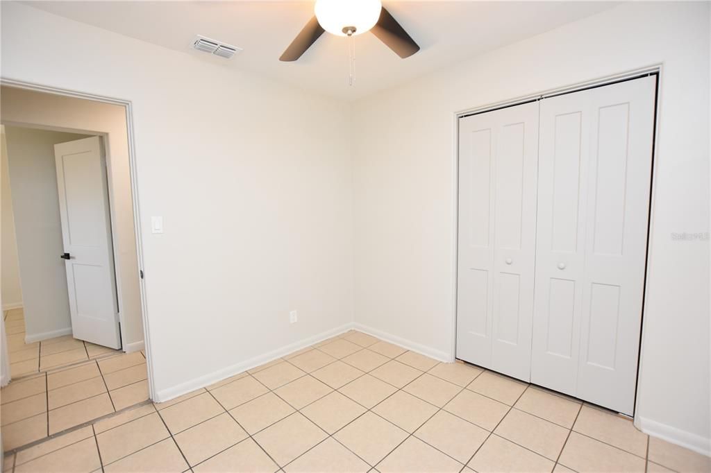 出租: $1,460 (3 贝兹, 1 浴室, 864 平方英尺)