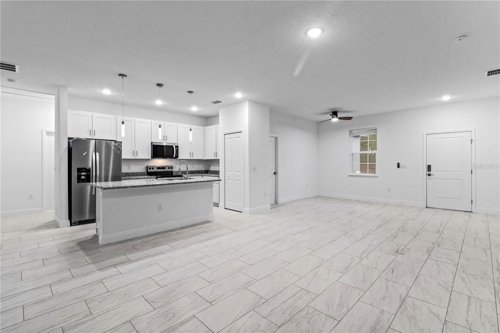 待售: $304,900 (4 贝兹, 3 浴室, 1827 平方英尺)