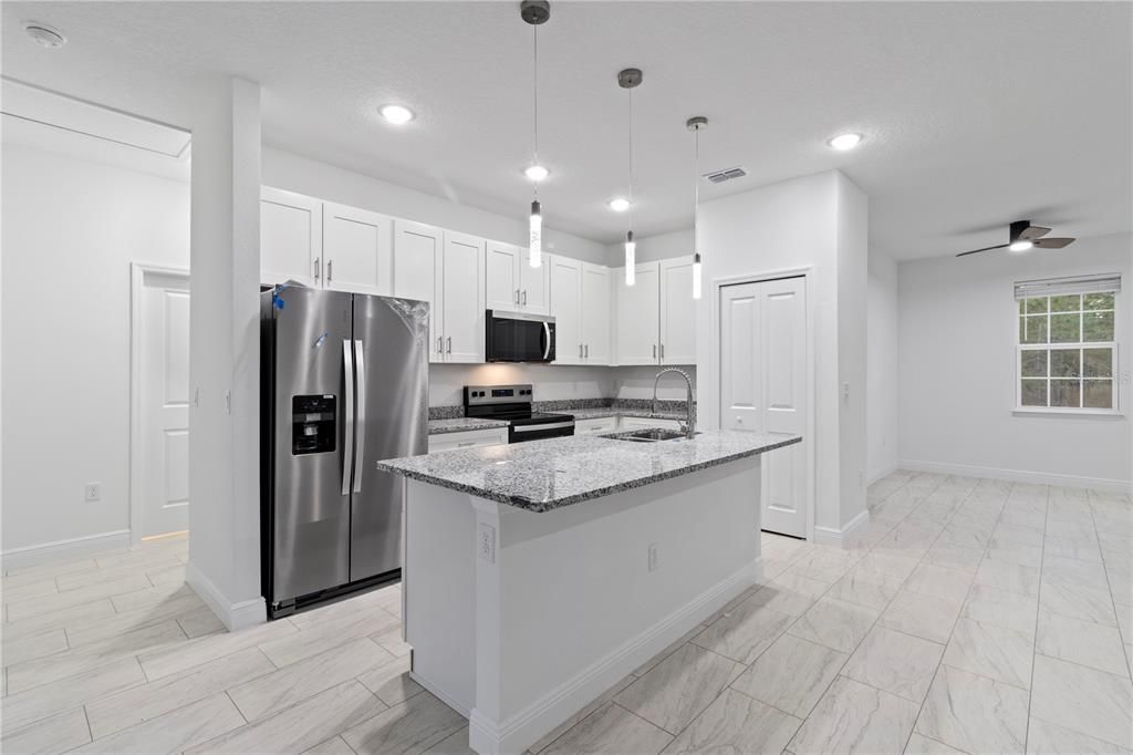 待售: $304,900 (4 贝兹, 3 浴室, 1827 平方英尺)