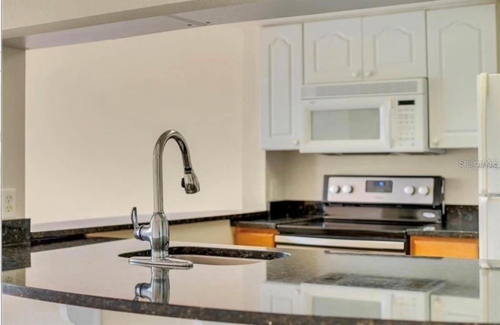 出租: $1,750 (3 贝兹, 2 浴室, 1800 平方英尺)